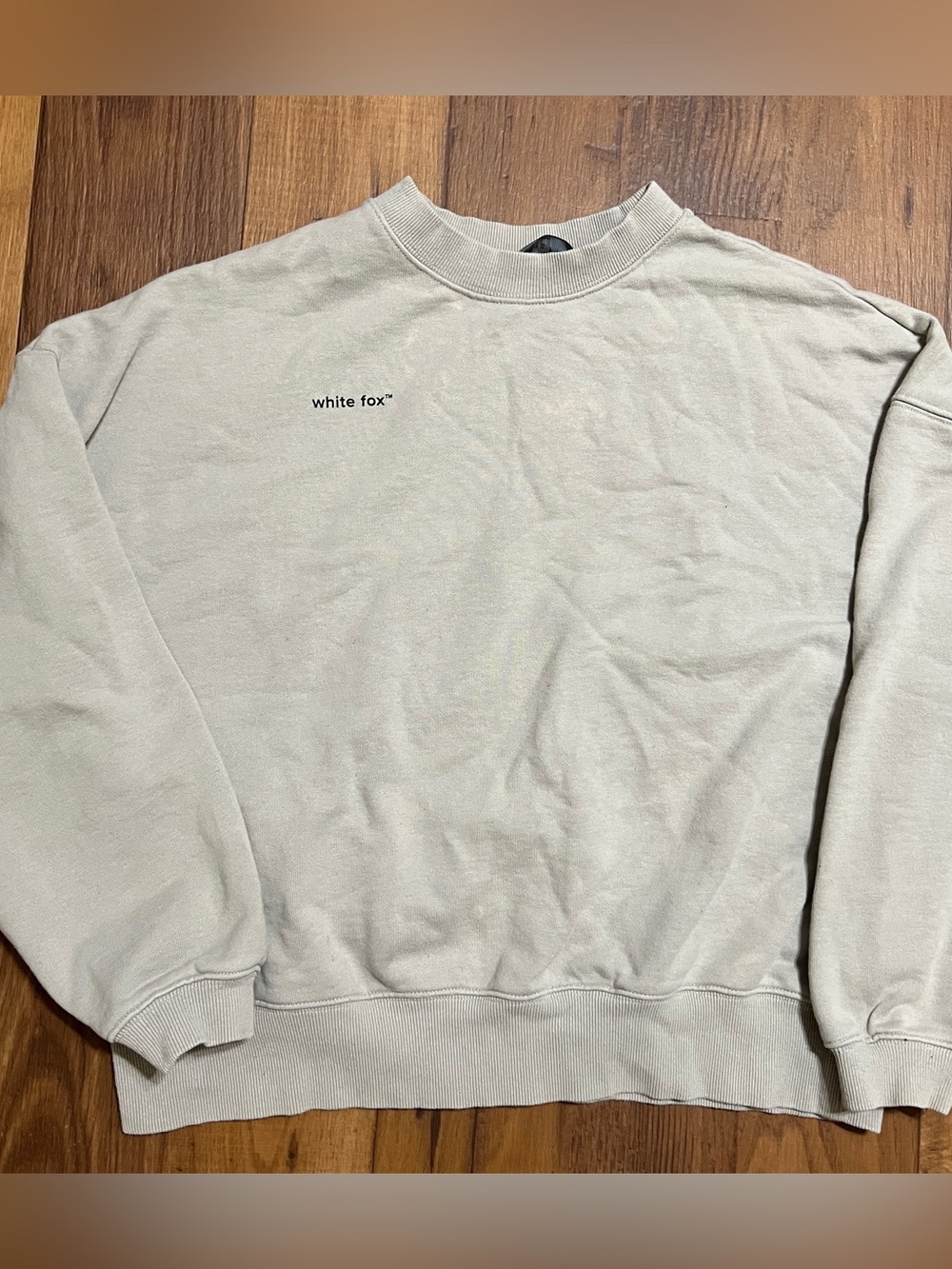 White Fox Sweatshirt Women's Small  Fleece Pullover Crewneck Logo Relaxed Fit